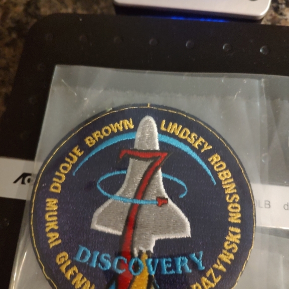 Collectible NASA 4" patch featuring the names of seven astronauts and space - Picture 7 of 7